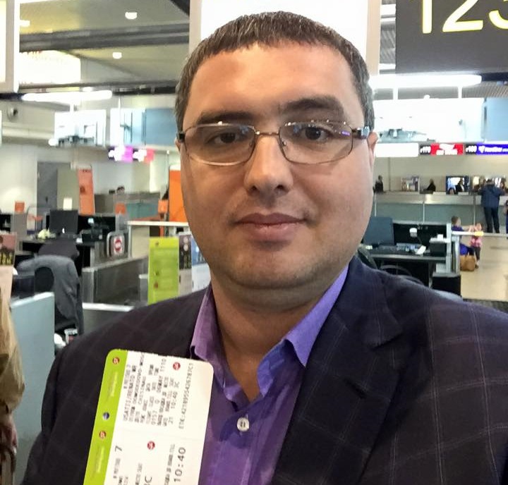 Renato Usatii revine astazi in tara. Acesta si-a facut poza cu biletul in aeroport