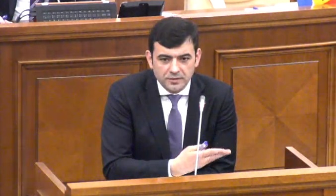 Rationamentul lui Gaburici: "Eu cand am venit, bani nu mai erau in banci. Daca bani nu-s, inseamna ca nu se mai fura!"