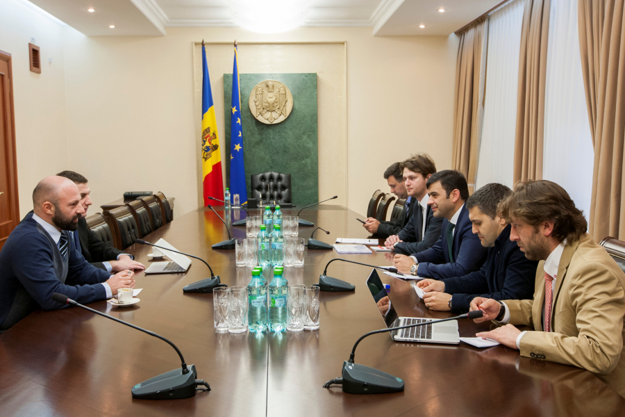 Primii experti anticoruptie georgieni au ajuns la Chisinau. S-au intalnit cu Chiril Gaburici - FOTO