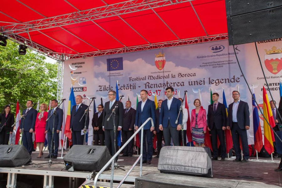 Primele persoane in stat s-au mutat astazi la Soroca. Presedintele, speakerul si premierul, in vizita la Cetatea Sorocii - FOTO