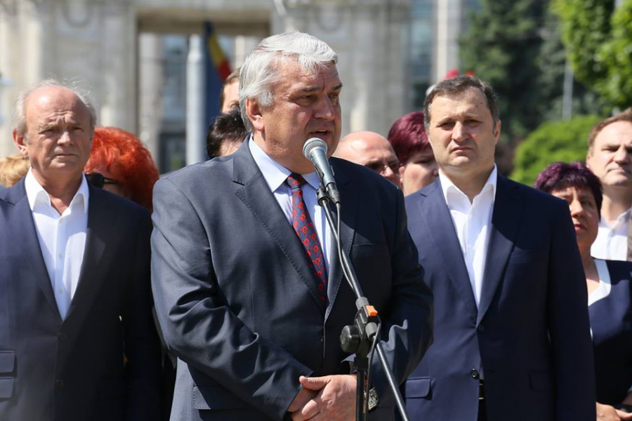 "Sa facem Chisinaul cat de cat normal" Serafim Urecheanu s-a lansat oficial in campanie, de Ispas, la Catedrala: A fost prezentat de liderul PLDM