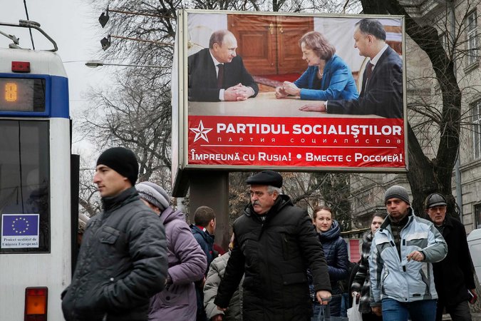 New York Times: Esecul partidelor proeuropene, propaganda rusa si coruptia, factori care au scazut popularitatea UE in Moldova