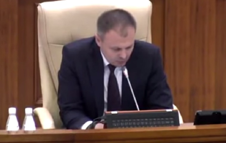 Presedintele Parlamentului se impiedica in rostirea numelui unei deputate socialiste: "Si acum ultima interpretare din partea doamnei Hreno, Hre-nova" - VIDEO