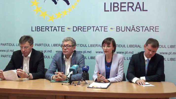 Mihai Ghimpu, despre protestele de astazi: "In piata au venit membri PSRM, unii rasi pe cap"