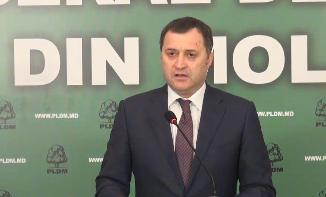 Vlad Filat comenteaza demisia lui Chiril Gaburici: "Este o decizie regretabila, dar fireasca in contextul suspiciunilor ce tin de diploma sa"