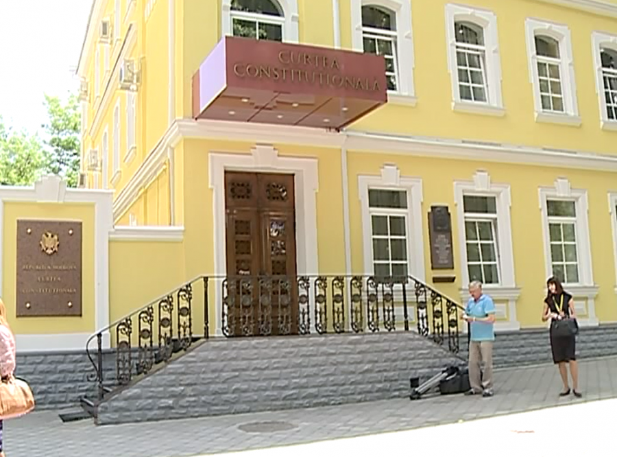 Curtea Constitutionala: Autoritatile trebuie sa demonstreze ca deciziile prin care au fost alocate miliarde de lei celor trei banci cu probleme au fost secretizare in interesul societatii