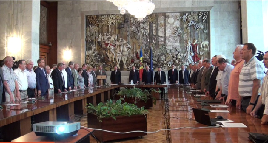 Deputatii Parlamentului \'90 - la 25 de ani de la adoptarea Declaratiei de Suveranitate a RM: "A fost un act greu, dar curajos, iar acum e ultima sansa pentru tara noastra"
