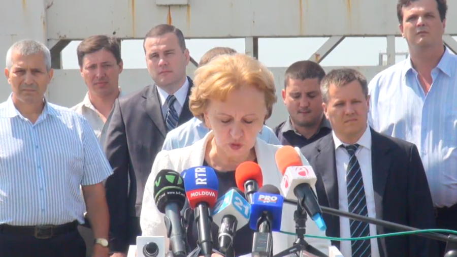 In ultima zi de campanie, Zinainda Greceanii isi prezinta angajamentele sale pentru suburbii, totodata compatimindu-l pe Dorin Chirtoaca:" Intelegem disperarea oponentului nostru"