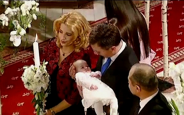 Nepoata presedintelui Romaniei, Sofia Anais, a fost botezata. Dorin Chirtoaca - nasul de botez