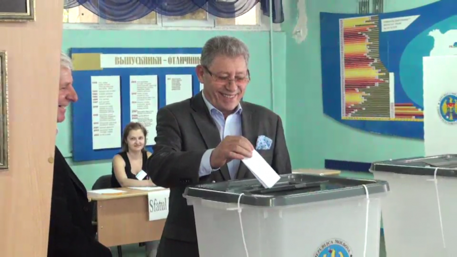 Liderul PL, Mihai Ghimpu a VOTAT: " Sa ajungem si noi sa fim in rand cu oamenii"