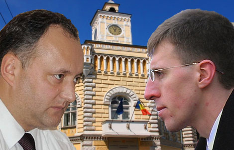 Razboi de replici intre Dodon si Chirtoaca pe internet: "Cand te duci la Moscova sa-ti iei ceaiul?" Dodon: "Pidorin ai fost si Pidorin o sa ramai"- FOTO