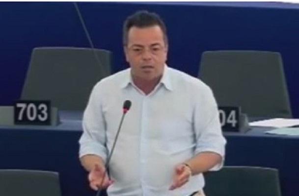 Un eurodeputat italian a comparat euro cu "hartia igienica", denuntand "nazismul financiar" german