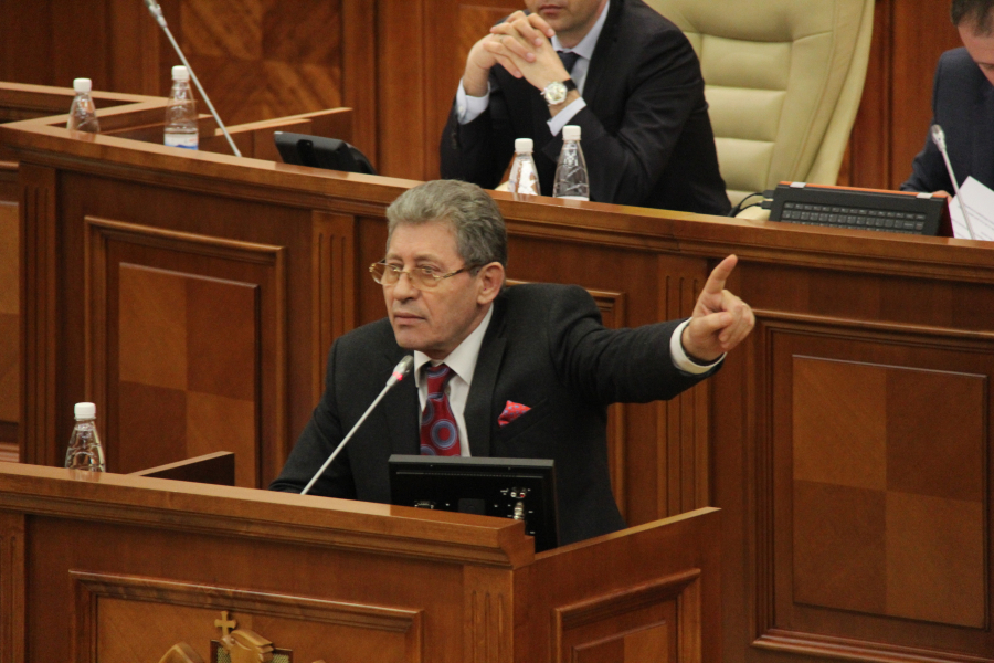 "Eu sunt liberalul Ghimpu, tu esti socialistul Ceban! Cauta-ti de treaba!" Liderul PL cere audierea ANRE in legatura cu scumpirea gazului