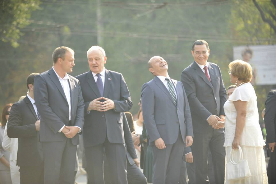 Pozele zilei: Politicienii, surprinsi in ipostaze mai NEOBISNUITE. Imagini care iti provoaca rasul - FOTO