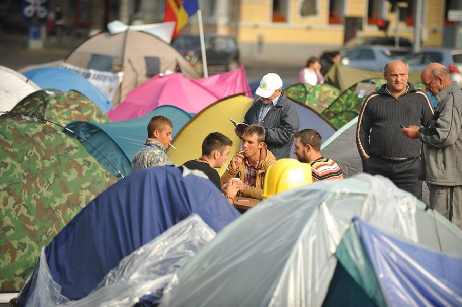 A doua saptamana de proteste: "Marea Britanie si Italia" cu corturile in inima capitalei- GALERIE FOTO