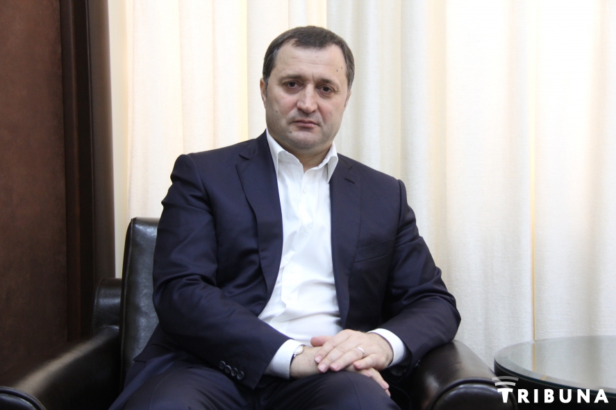 Vlad Filat: "Partidele pro-europene sunt in criza de imagine, iar daca deschid acum aceasta paranteza, risc sa arunc in aer toata politica moldoveneasca". Interviu TRIBUNA