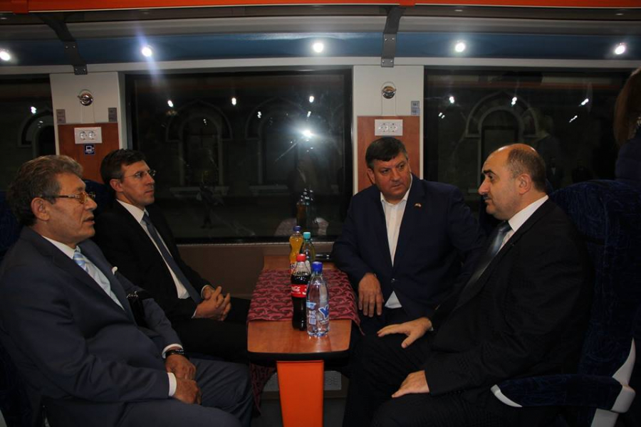 Trenul Chisinau - Iasi: Mai multi PL-isti decat pasageri - la ce clasa este Ghimpu (FOTO)