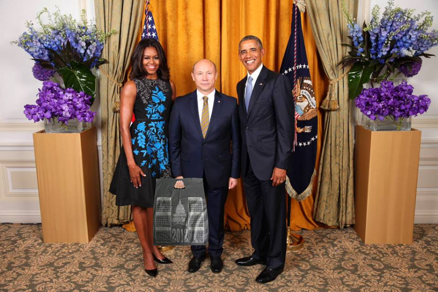"Cea mai fericita zi din viata lui Strelet". Reactia internautilor la poza premierului cu Obama. GALERIE FOTO