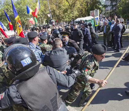 De ce se radicalizeaza protestele?
