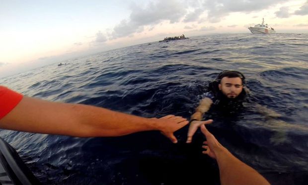 Criza migrantilor: Peste 1.800 de persoane salvate luni in Marea Mediterana