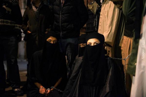 POVESTEA TRAGICA a femeilor care prefera sa se sinucida decat sa fie rapite si violate de jihadistii Statului Islamic - VIDEO