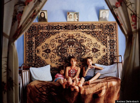 "Fotografii IZBITOARE: Cum se traieste in una din cele mai sarace tari din lume" - The Huffington Post / Este Moldova. GALERIE FOTO