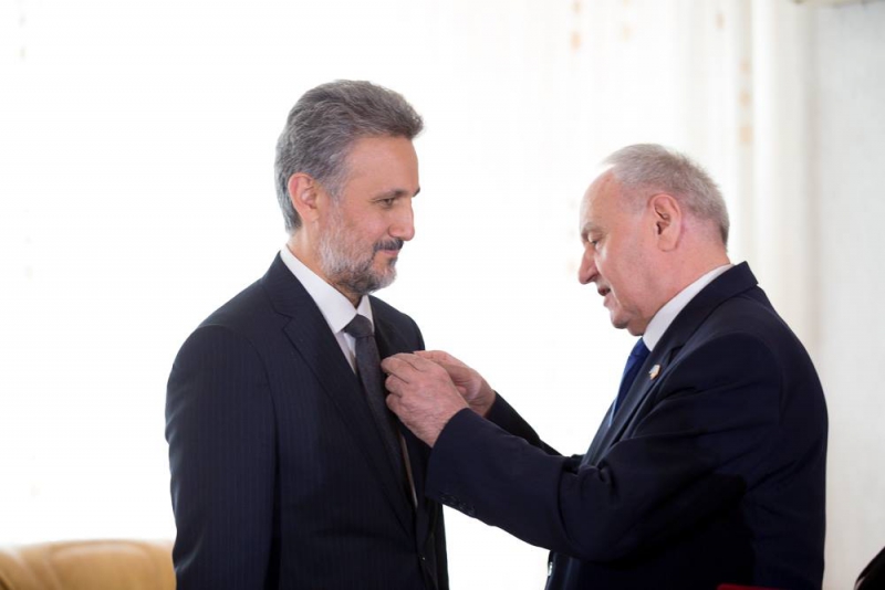 Ambasadorul roman decorat de Presedinte. Lazurca: "Sunt onorat"
