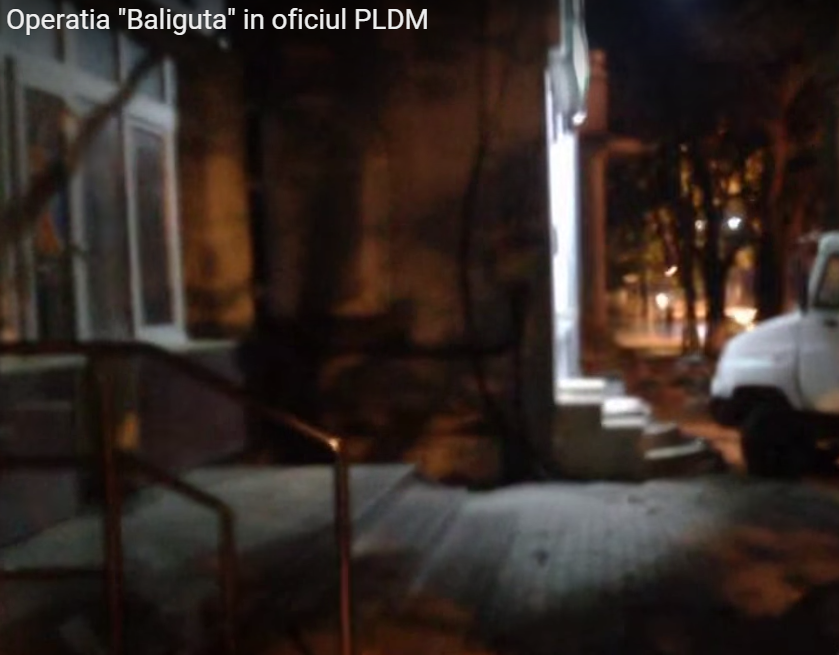 VIDEO "Operatia Baliguta" / Usatii: "Peste trei tone de fecale descarcate in fata sediului PLDM. Este doar inceputul"