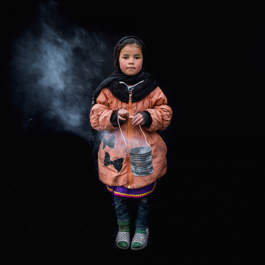 GALERIE FOTO Aceste fotografii iti vor frange inima. Copiii NEVOITI sa lucreze pe strazile din Afganistan