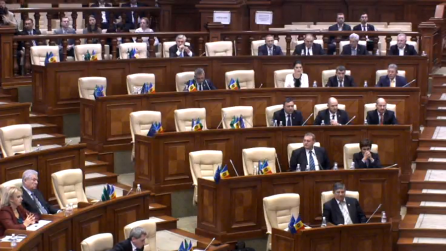 A inceput sedinta Parlamentului.  Se decide: votul asupra ridicarii imunitatii lui Filat va fi deschis - FOTO
