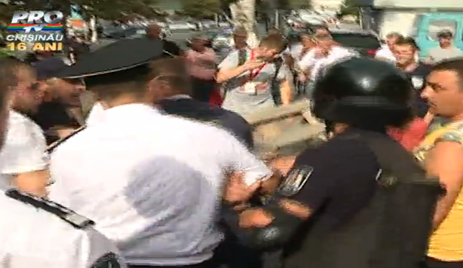 Grupul Petrenco risca pana la opt ani de puscarie pentru violentele de la Procuratura Generala din 6 septembrie