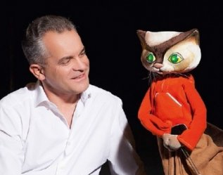 Radio Europa Libera: "Privind ca la teatru: ce piesa se joaca pe scena politica de la Chisinau?"