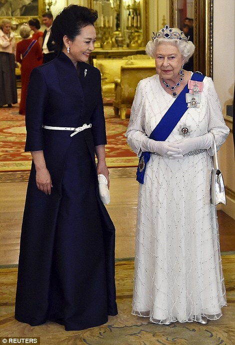 GALERIE FOTO - Ducesa Kate a stralucit la dineul in cinstea lui Xi Jinping, care va incheia contracte de 30 de mld de lire cu Londra