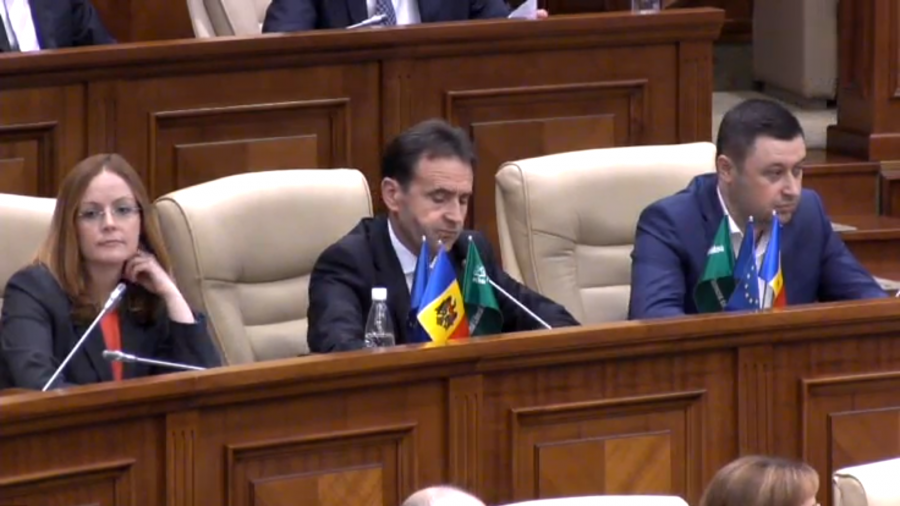 PLDM, PD si PL urmeaza sa se intruneasca intr-o sedinta la Parlament. Solicitarea este a liberal democratilor