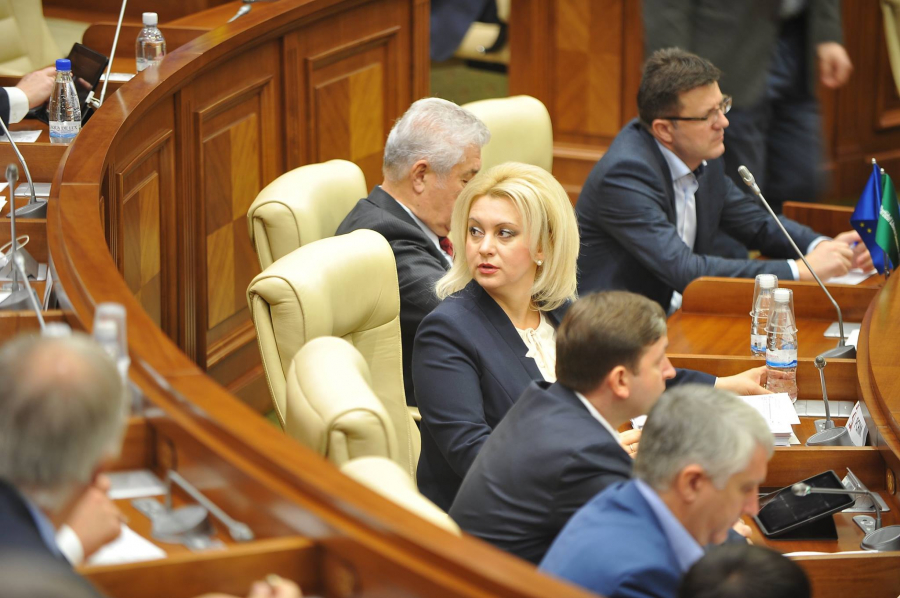 GALERIE FOTO - Are loc o noua sedinta a Parlamentului Republicii Moldova. Deputatii intra in pauza dupa doar cateva minute