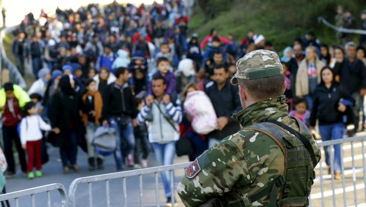 Criza migrantilor ar putea duce la IMPLOZIA UE? Pentru moment este un mar al discordiei in Balcani dar si in Europa