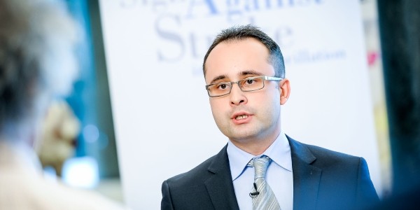 Europarlamentar: "Spectrul destabilizarii pluteste amenintator asupra Moldovei"