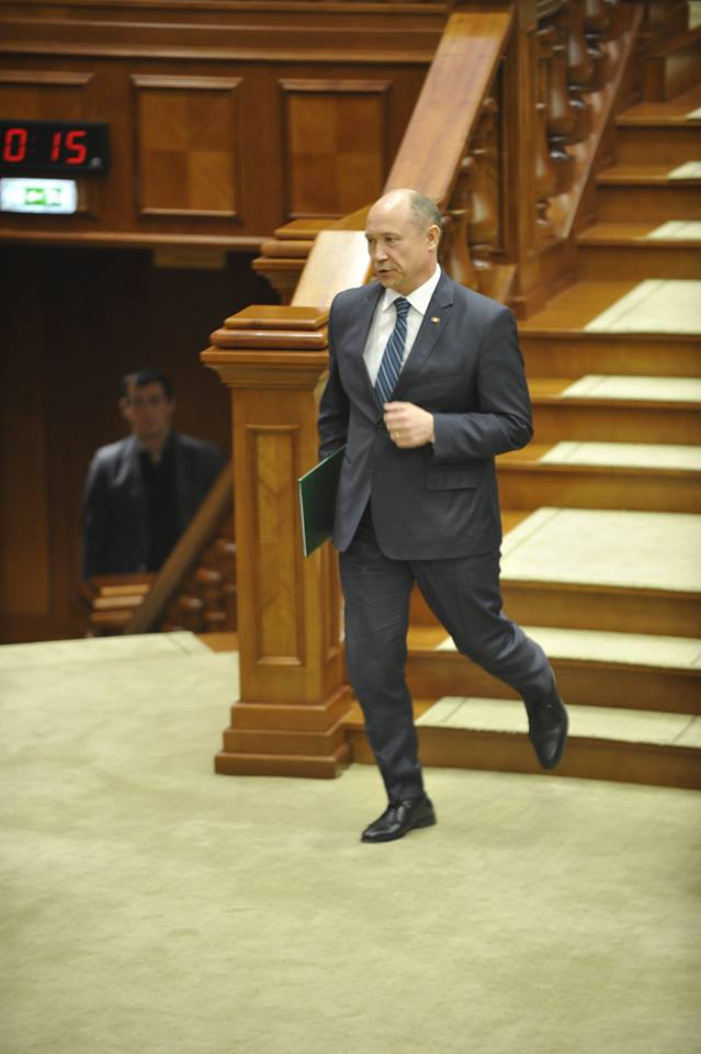 Motiunea de cenzura a TRECUT - Guvernul Strelet a fost DEMIS