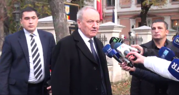 Presedintele Timofti a depus flori la Ambasada Romaniei de la Chisinau: Seful statutului NU STIE de ce nu s-a decretat zi de doliu si in Moldova