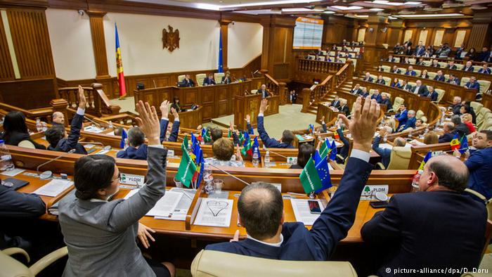 DW: PLDM pastreaza suspansul. Cum s-ar simti PL intr-o alianta cu comunistii, sub patronajul PD?