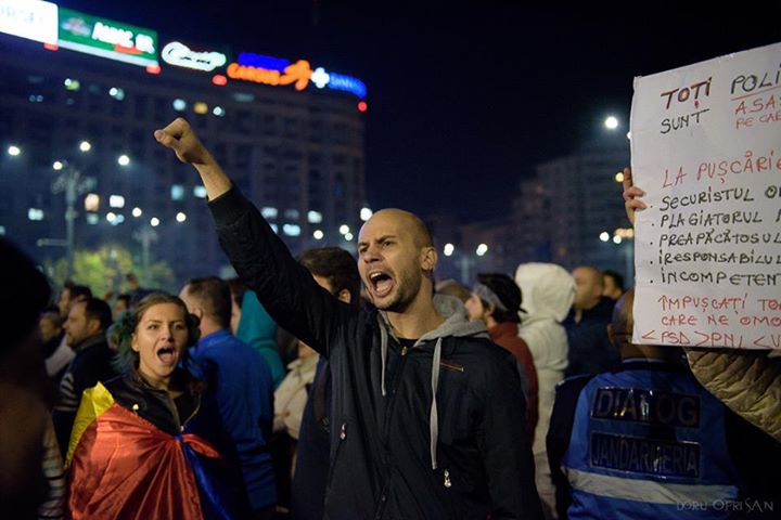 GALERIE FOTO: Imaginea valului care vine peste coruptia din Romania. 25.000 de oameni cer DEMISIA intregului sistem