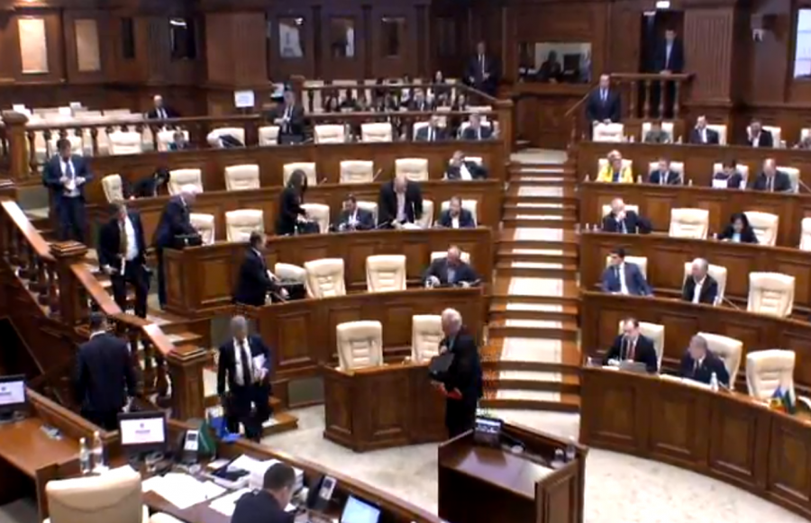 PSRM paraseste plenara Parlamentului. Candu a refuzat sa includa in ordinea de zi subiecte precum demiterea Procurorului General