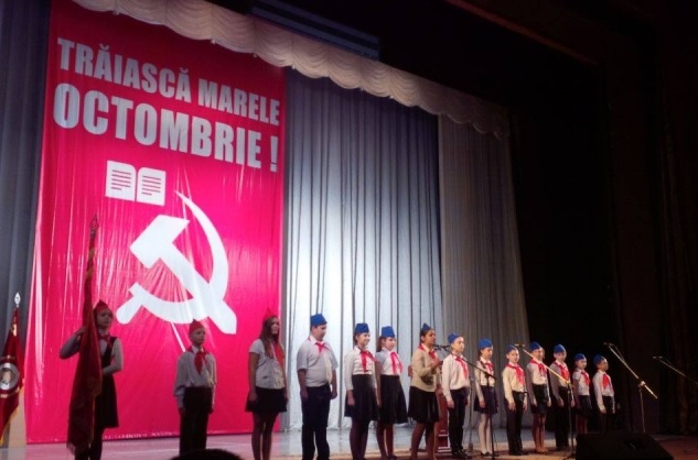 PCRM sarbatoreste Marea Revolutie din Octombrie: Evenimentul a inceput cu un recital de poezii - FOTO