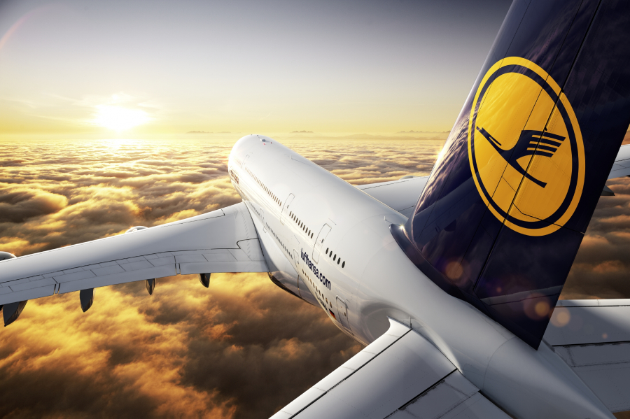 Lufthansa anuleaza 929 de zboruri astazi, din cauza unei greve. Peste o suta de mii de pasageri - afectati