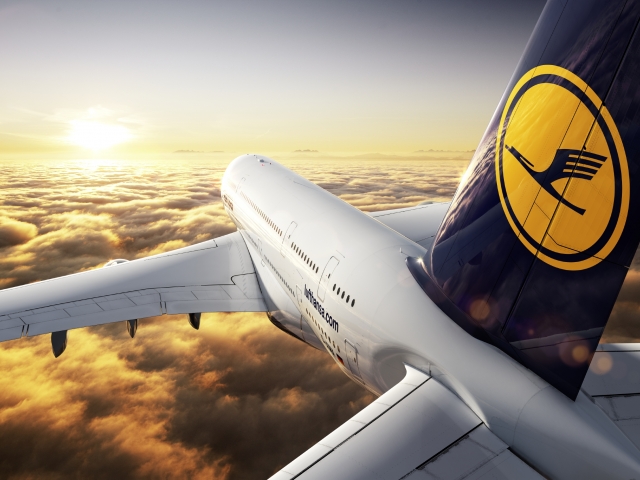 SCANDALUL Lufthansa: Compania da in judecata insotitorii de zbor pentru organizarea unei greve. Personalul  va continua greva