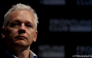 Julian Assange il ataca pe Barack Obama, pe tema spionajului informatic. "Este jenant sa vorbeasca asa"