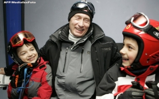 Vladimir Putin ii jigneste pe homosexuali cu un mesaj ca in piesa celor de la Pink Floyd: "Lasati copiii in pace!"