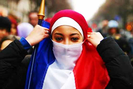 Experti francezi: "Suntem responsabili pentru ce ni se intampla". Cauzele atentatelor de la Paris