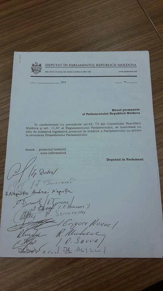 Documentul prin care Dodon cere demiterea lui Candu. Initiativa a fost distribuita tuturor deputatilor, si mai necesita 10 semnaturi
