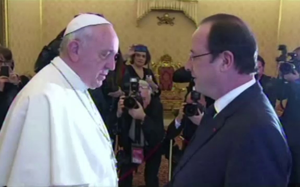 Francois Hollande s-a intalnit cu Papa Francisc. Presedintele francez a evitat discutiile despre viata personala